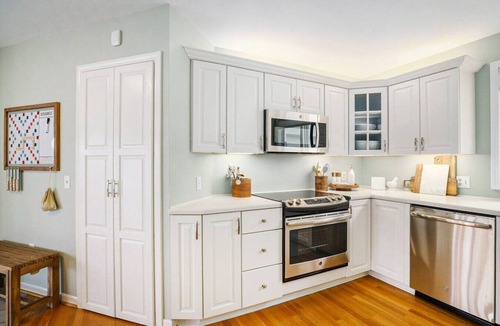 Drayton Plains House | Chic Maceday Lake All Sports Lakefront Retreat