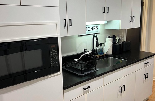 Brooklyn Apartment | Clarklake Escape with Lake Access
