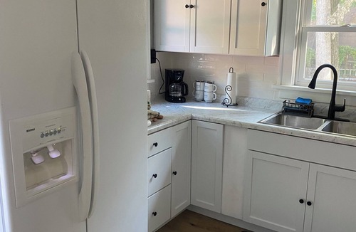 South Bend House | Clean 3BR Near Notre Dame & New Carlisle, Sleeps 6, The Leprechaun's Lair
