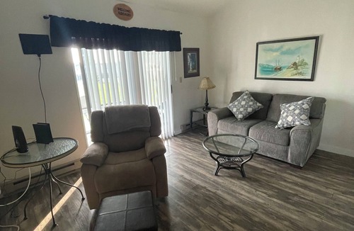 Oak Harbor Condo | Clean Uncluttered Green Cove Condo - Monthly And Long Term Discounts