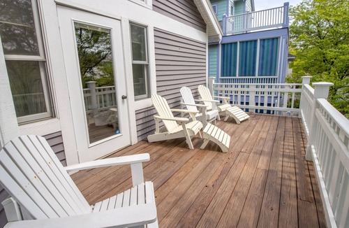 Michigan City House | Close walk to the beach, perfect for a family