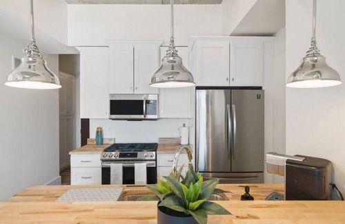 Northeast South Bend Apartment | Clover Haven | High Rise | Down Town South Bend ND