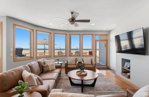 South Haven House | Coastal Blue Steps to North Beach Family & Dog Friendly Home