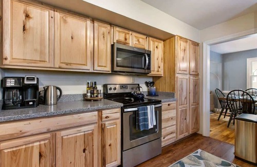 Waukazoo Woods House | Colonial Cottage | Hot Tub | Sauna | Fire Pit