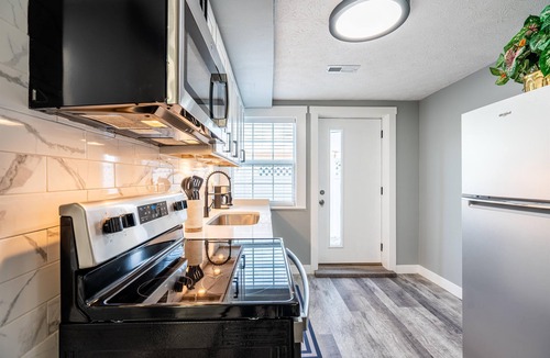 Kennedy King Apartment | Columbia Commons - Quiet, Safe, & Near Mass Ave!