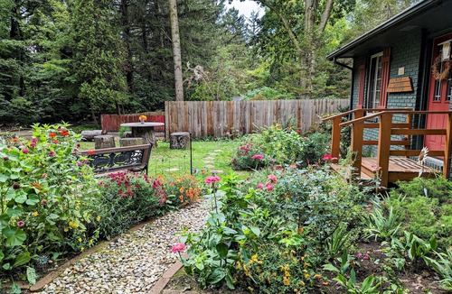 Harbert Cottage | ~Come get Cozy at this Adorable Cottage near Restaurants, Wineries & Breweries~