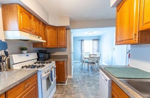 Lincoln Park House | Comfortable 3-Bedroom Home in a Great Central Location
