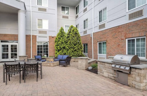 Mishawaka Hotel | Comfortable Stay for Large Families in 2 Spacious Suites w/Kitchenette