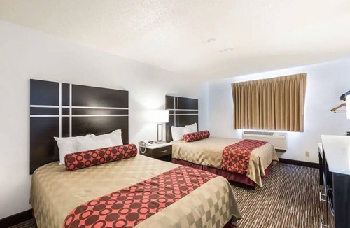 Charlotte Hotel | Comfortable Stay with Free Parking & Free Breakfast Near Downtown