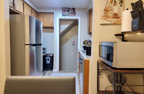 Detroit House | Comfy 3 Bedroom Detroit Getaway-