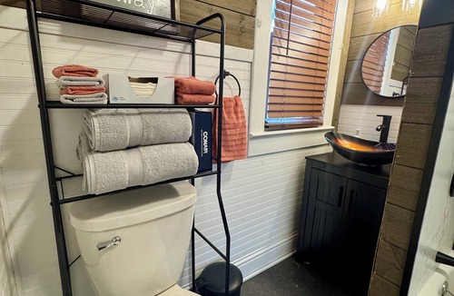 Mattoon House | Comfy home on Broadway in Mattoon