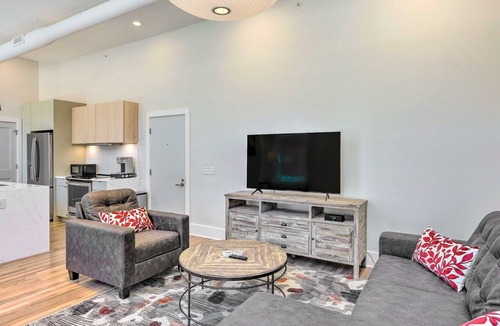 Central Business District Condo | Contemporary Cincinnati Condo - Pets Allowed!