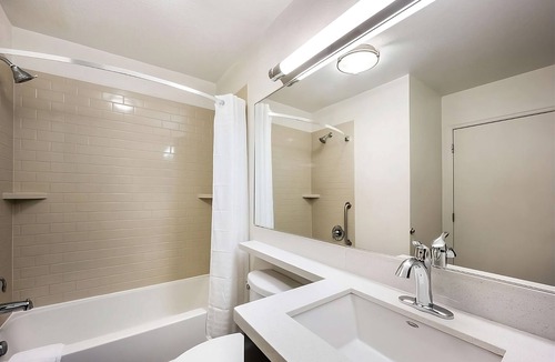 Bryant Pattengill West Hotel | Convenient Stay, Superb Location! 2 Relaxing Units, Pets are Allowed Here!