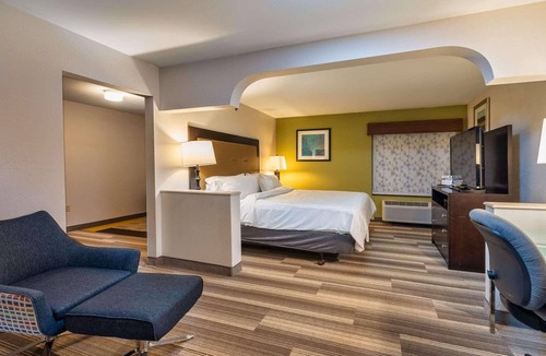 South Haven Hotel | Country Inn & Suites by Radisson, South Haven, MI