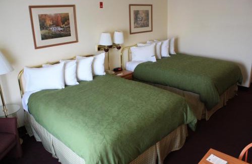 Forest Hills Hotel | Country Inn & Suites by Radisson, Grand Rapids Airport, MI