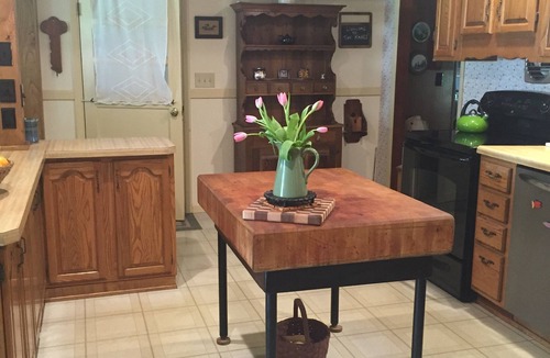New Carlisle House | Country Setting, Nearby Historic New Carlisle, Restaurants, Beaches And Wineries