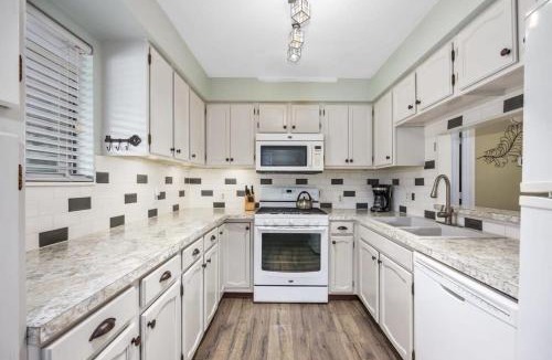Rockford House | Countryside Family Cottages near Lake Bella Vista
