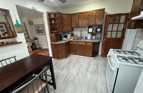 Whiting Apartment | Cozy 1-bedroom apartment with WiFi, minutes from lovely Whiting downtown