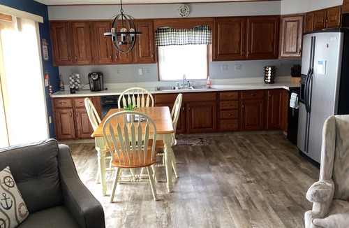 Warsaw Cottage | “Cozy 2-Bed Lakefront Cottage on Big Chapman Lake with Pier & Kayaks”