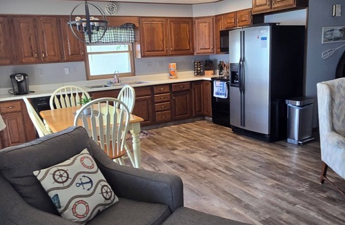 Warsaw Cottage | “Cozy 2-Bed Lakefront Cottage on Big Chapman Lake with Pier & Kayaks”