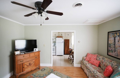 Coloma House | Cozy 2-bedroom bungalow in peaceful Coloma, close to beaches