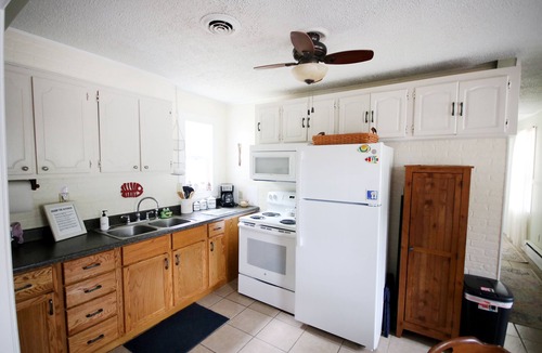 Coloma House | Cozy 2-bedroom bungalow in peaceful Coloma, close to beaches