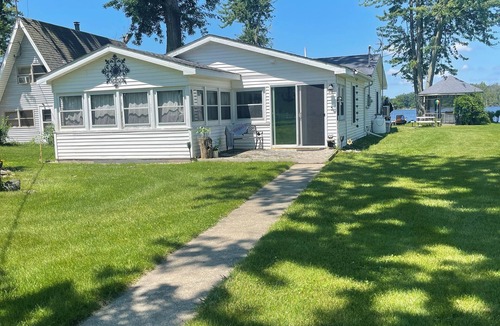 Sturgis House | Cozy 2-bedroom house in charming Sturgis with Beautiful sunsets on the lake.