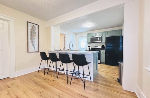Lansing House | Cozy 2BR Near MSU & Downtown Lansing