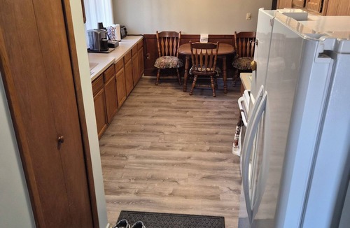South Lyon House | Cozy 3 Bedroom 2 1/2 bath Whole house with Beach privileges. Monthly rates