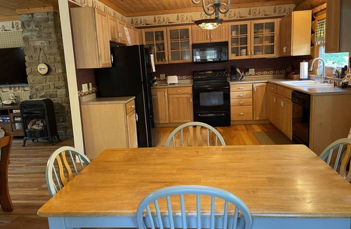 Gnaw Bone Cabin | Cozy 3-bedroom Family Cabin in Nashville, IN with Pool, Hot tub, & Arcade Games!