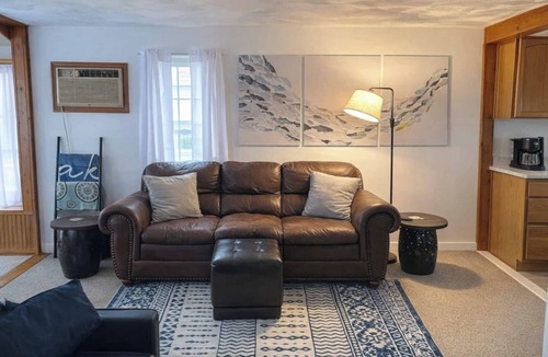 Syracuse House | Cozy 3-bedroom hideaway 1 block from Lake Wawasee and Oakwood Resort