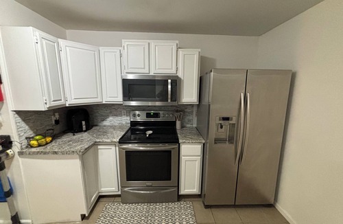 Kalamazoo House | Cozy 3-Bedroom Ranch Home - Your Perfect Getaway!