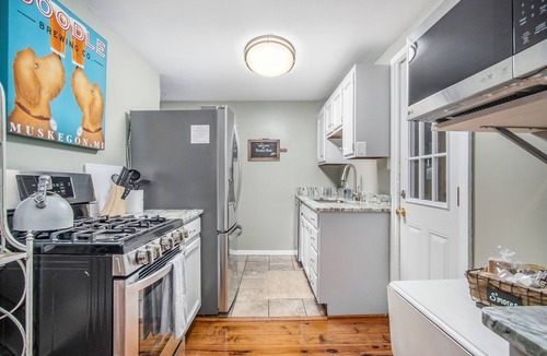 Nelson House | Cozy 3BR Muskegon Home - Sleeps 8 - Near Downtown & Lake