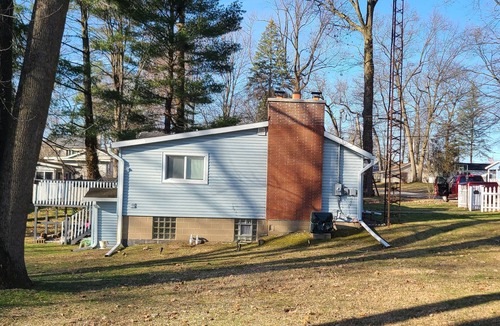 Sister Lakes Cottage | Cozy 4-season Cottage in Dowagiac, MI - 25 miles from Notre Dame & St. Joseph’s