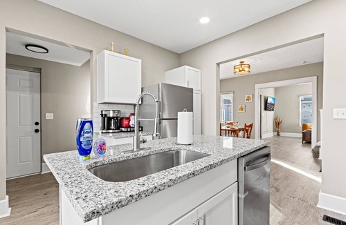 Holy Cross House | Cozy Brand New 3BR/1BA Remodel - Close To It All!
