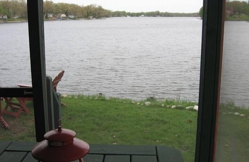 Paw Paw Cabin | Cozy cabin w fab lake view. Late Aug open. Pontoon, fishing, campfire! Pets ok