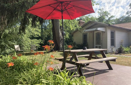 Lake Michigan Beach Cottage | Cozy. Clean, Perfect for couples and small families.