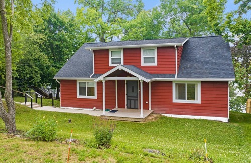 Columbia City House | Cozy Cottage on Cedar Lake with Children's Club House. Perfect For Familiesn
