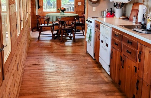 Shelby Cottage | Cozy, cute, clean cottage near Lake Michigan