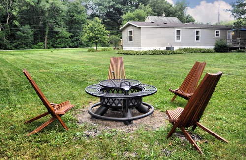 Chesterton House | Cozy home for a family to enjoy - only 7 miles away from Indiana Dunes park.