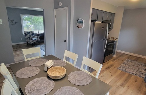 Norton Shores House | Cozy house that sleeps 8 people near Lake Michigan