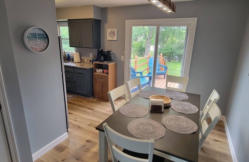 Norton Shores House | Cozy house that sleeps 8 people near Lake Michigan