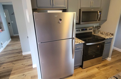 Norton Shores House | Cozy house that sleeps 8 people near Lake Michigan
