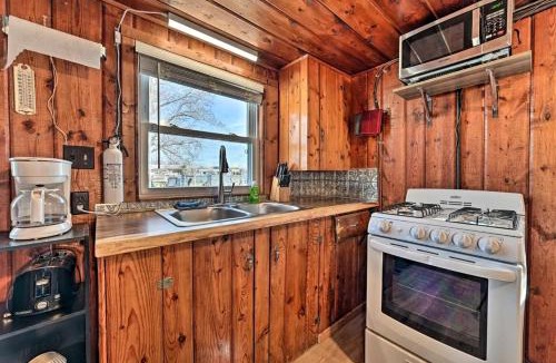 Houghton Lake House | Cozy Lakeside Cabin with Dock & Fire Pit Access in Houghton Lake, Michigan