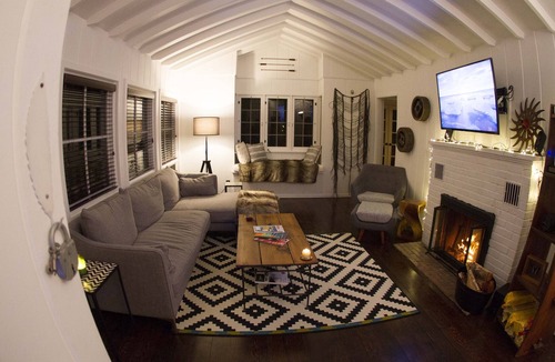Harbert Cottage | Cozy modern cottage with treehouse