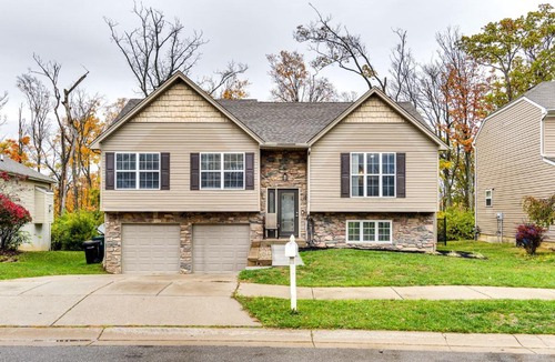 Westwood House | Cozy Ohio Home - Deck, Arcade Games & Near Golfing