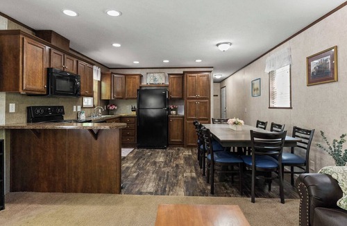 Kendall House | Cozy Sports & Rec Hiking Trail & Hot Tub Retreat