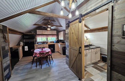 Oak Harbor Apartment | Cozy studio 1 bed farm country apart cabin condo in Oak Harbor with AC