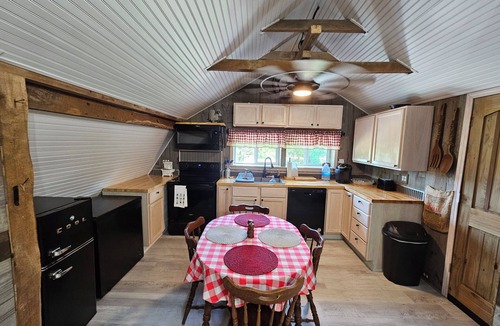 Oak Harbor Apartment | Cozy studio 1 bed farm country apart cabin condo in Oak Harbor with AC