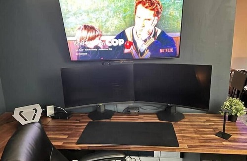 Detroit Apartment | Cozy Work-From-Home Haven